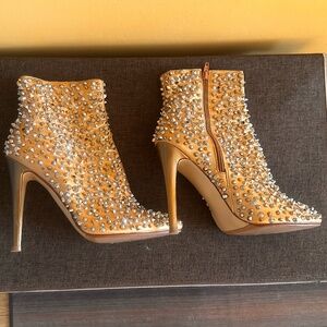 Stunning 6 inch stiletto studded ankle boots! Size 14!